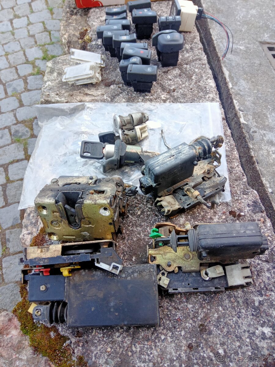 Drobnosti Renault 19 - 13