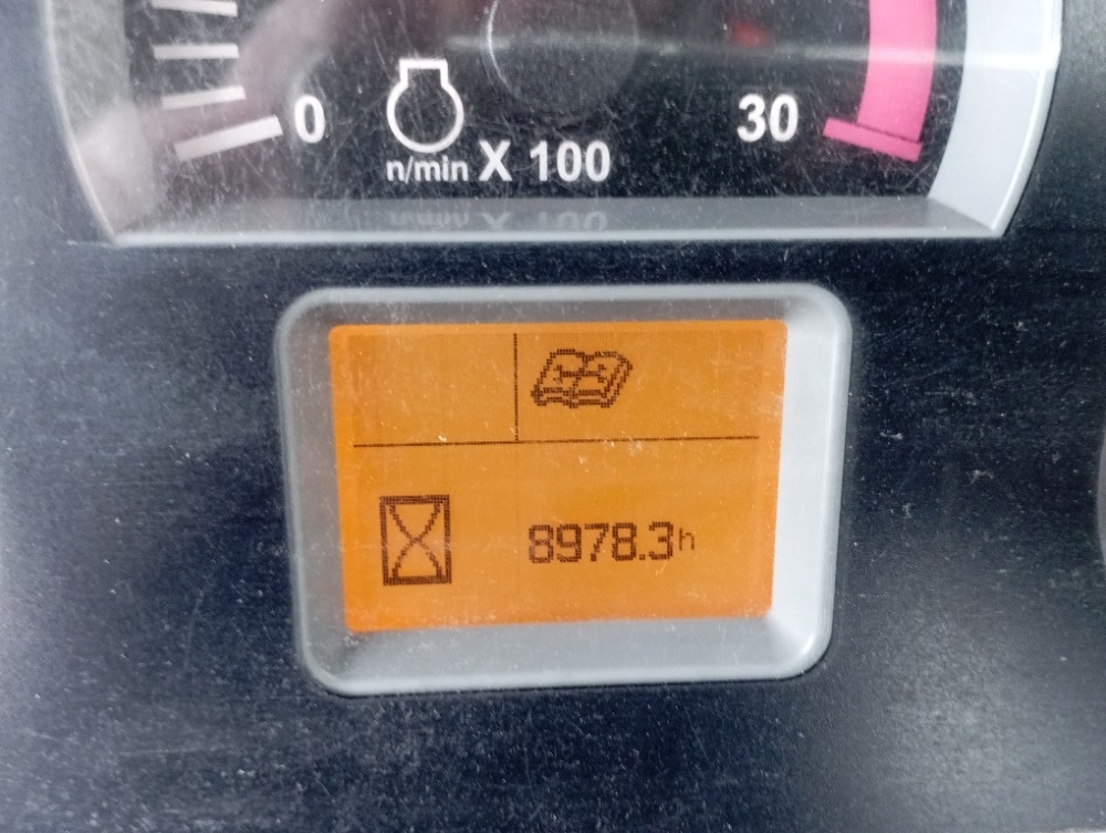 Prodám Caterpillar 428F - 13