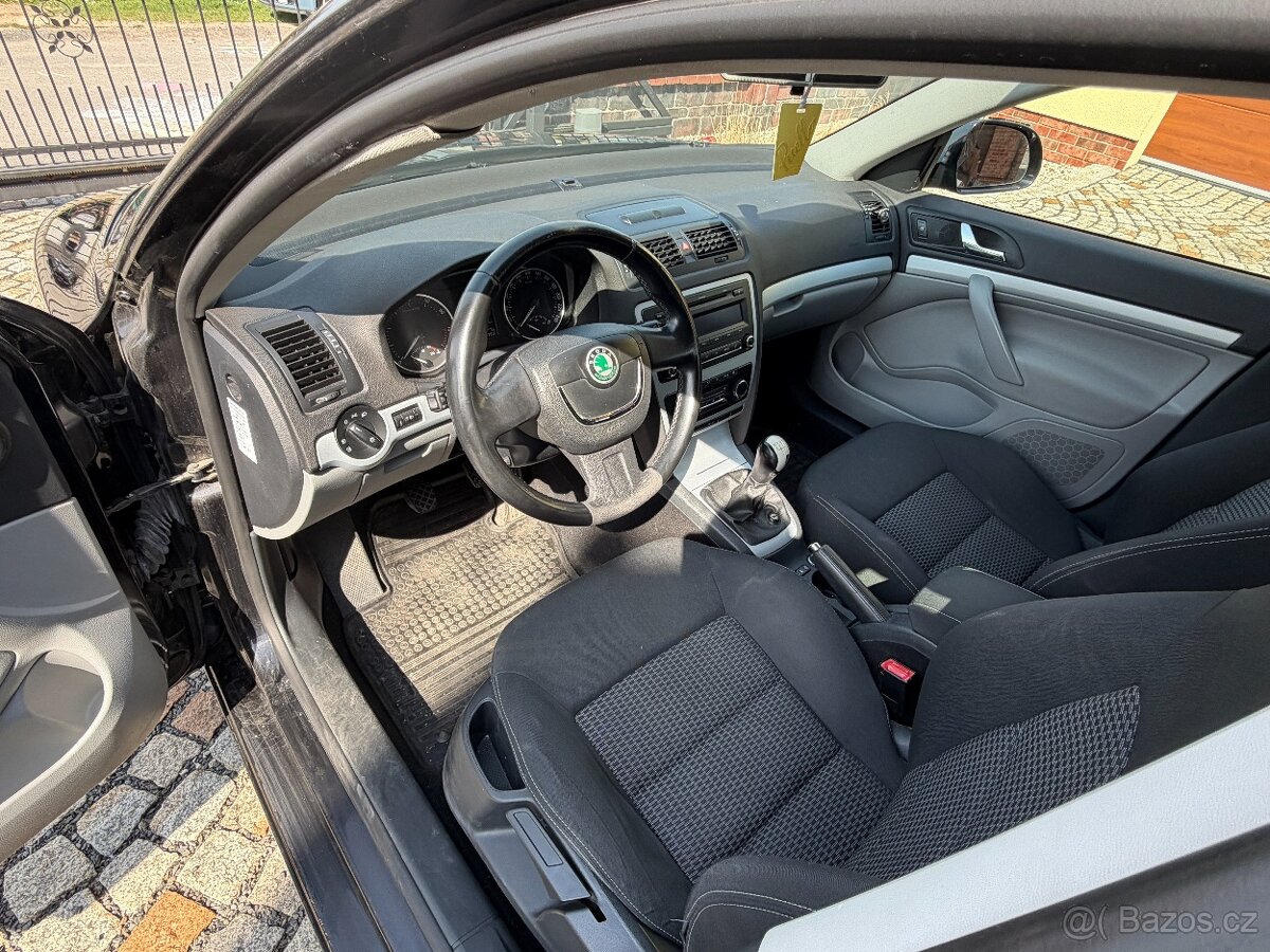 Škoda Octávia 2 1.8TSi - 13