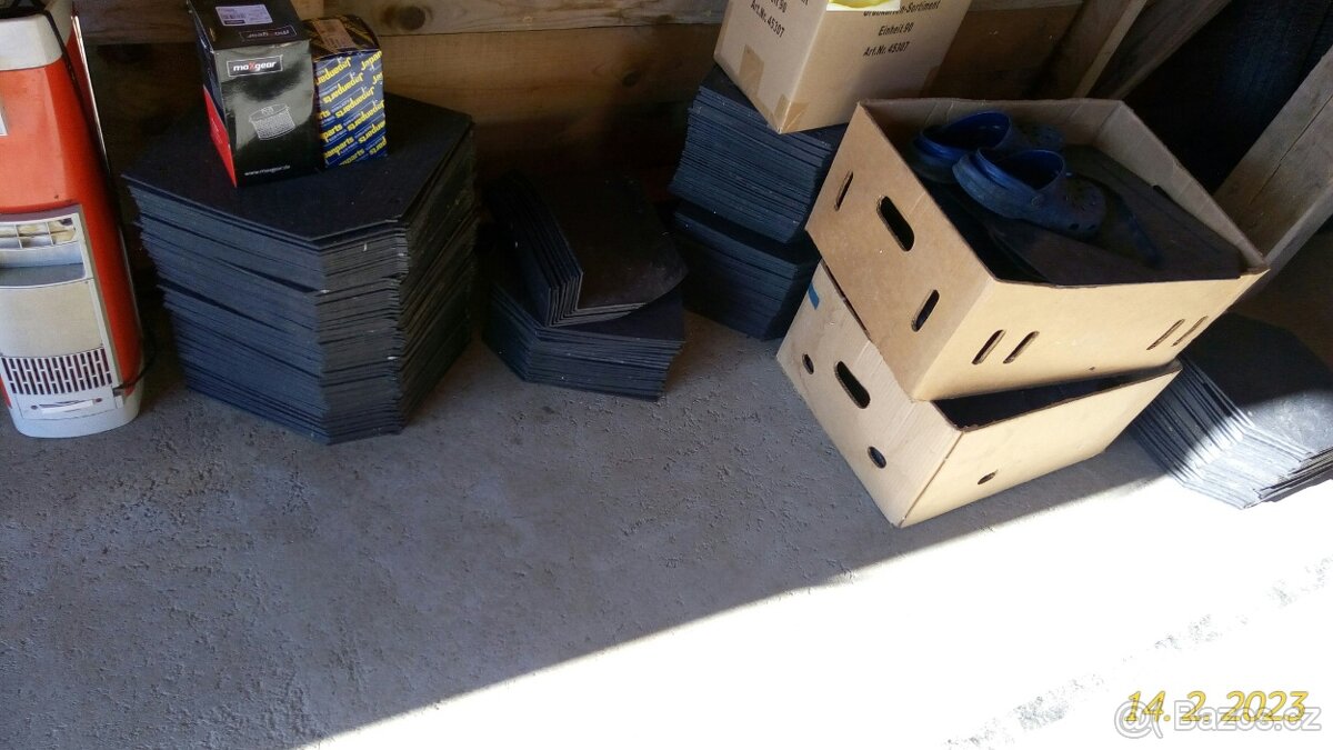 Kabel k míchačce, žárovky,dráty,sloupky,prkna trámky - 13