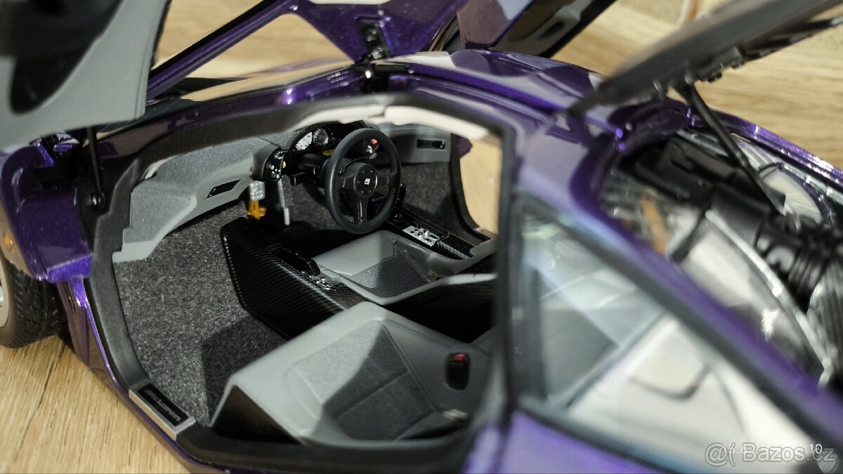 Model McLaren F1 1:18 LCD Models - 13