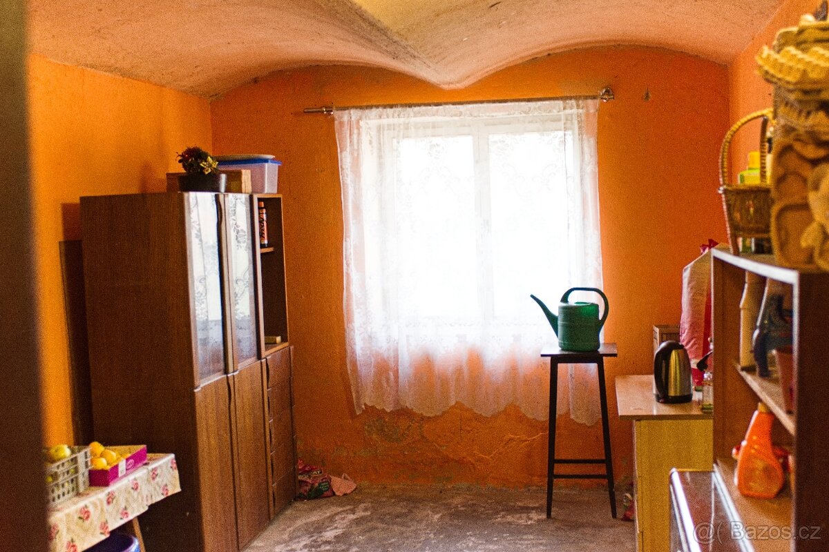 Patrový dům na vesnici-pozemek 1150 m2 - 13