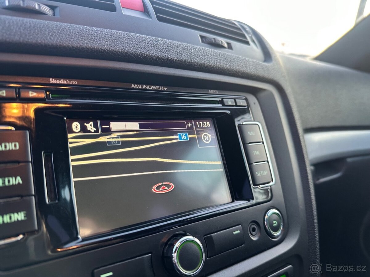 Škoda Octavia 2.0TFSi RS, MOC PĚKNÝ STAV - 13