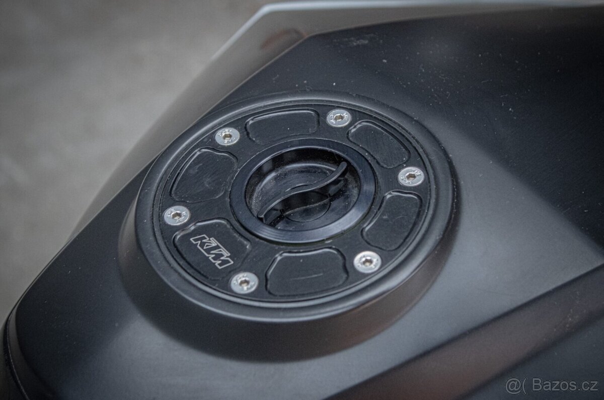 KTM 990 Super Duke R - 13