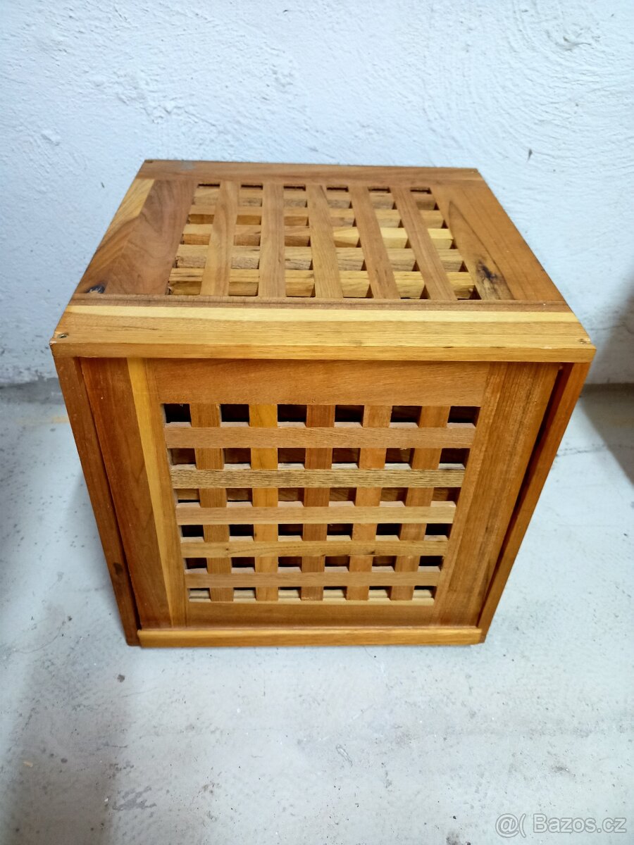 Prodám 4 x hezké lavičky-skřínky-stolky - 13