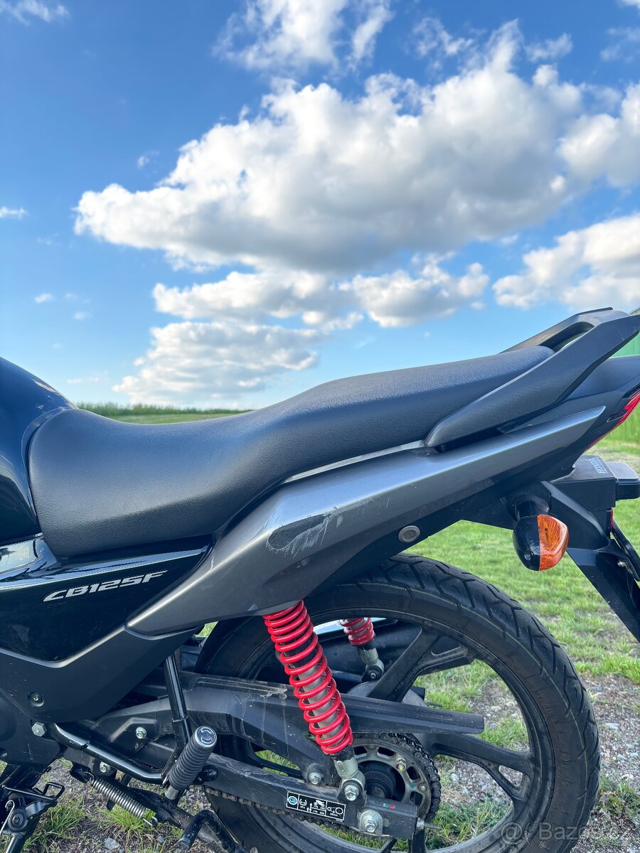 Honda CB125F - 13