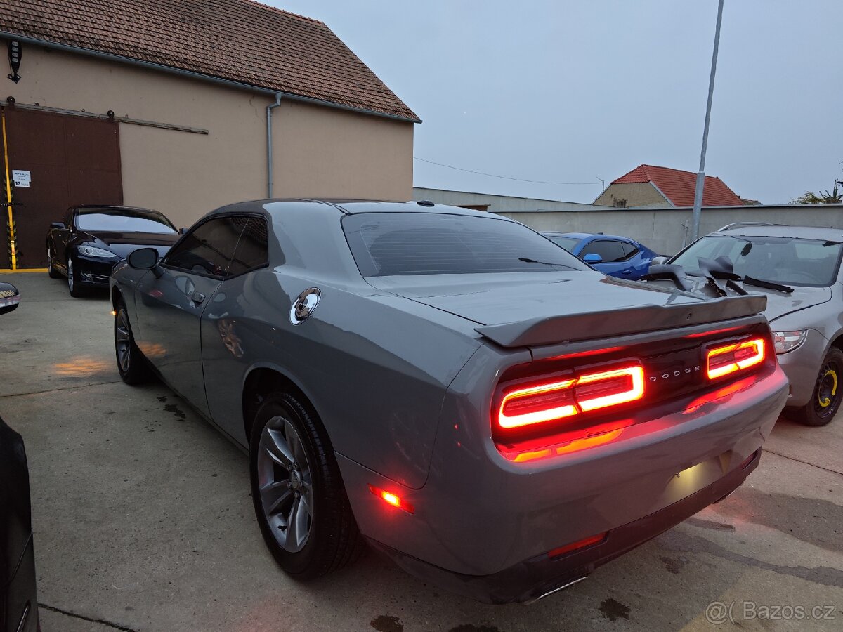 Dodge Challenger - 13