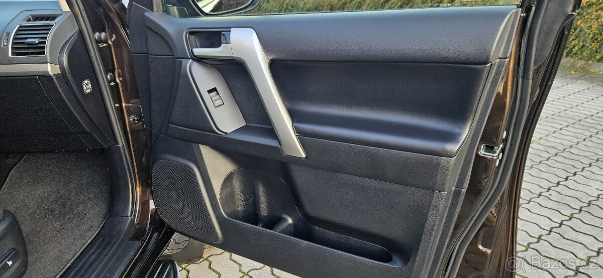 TOYOTA LANDCRUISER() 2.8 D-4D 150 kW Executive AT 5dv. - 13