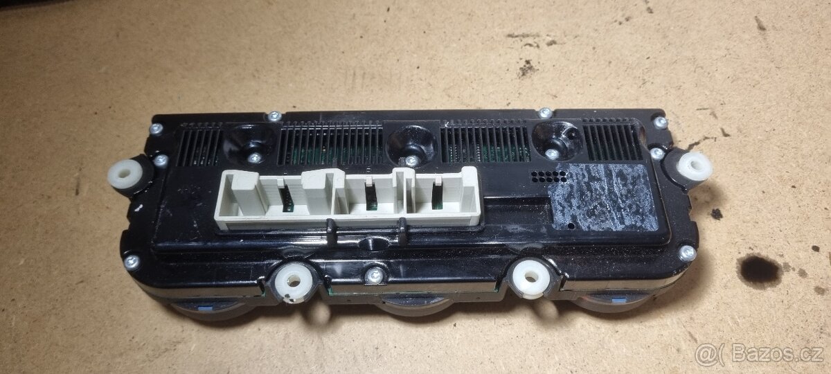 Různé náhradní díly z VW Passat B6 2.0 tdi 103 kw - 13