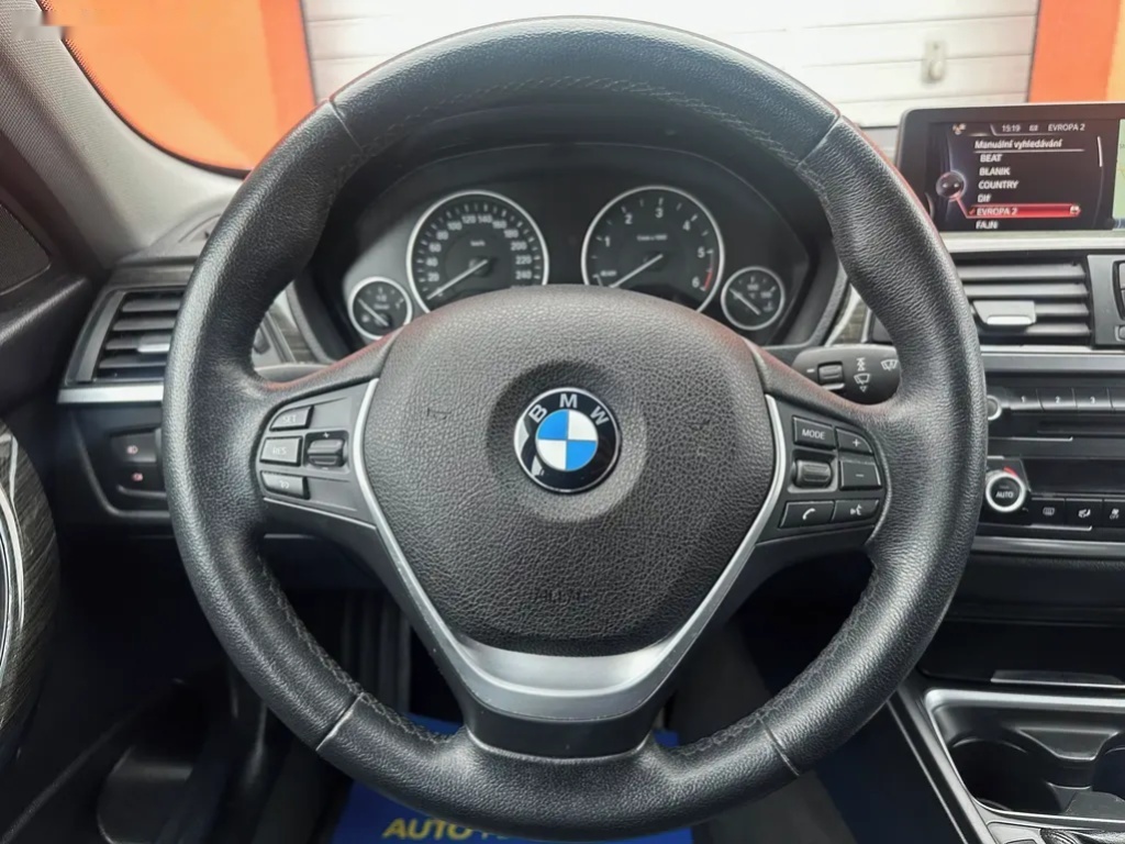 BMW Řada 3, 318D 105KW navi,kůže,panorama - 13