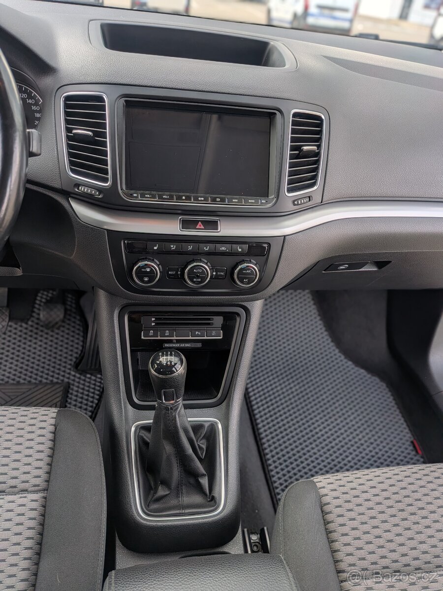 VW Sharan 2.0 TDI CFFB, 7 míst, Webasto, nová STK - 13