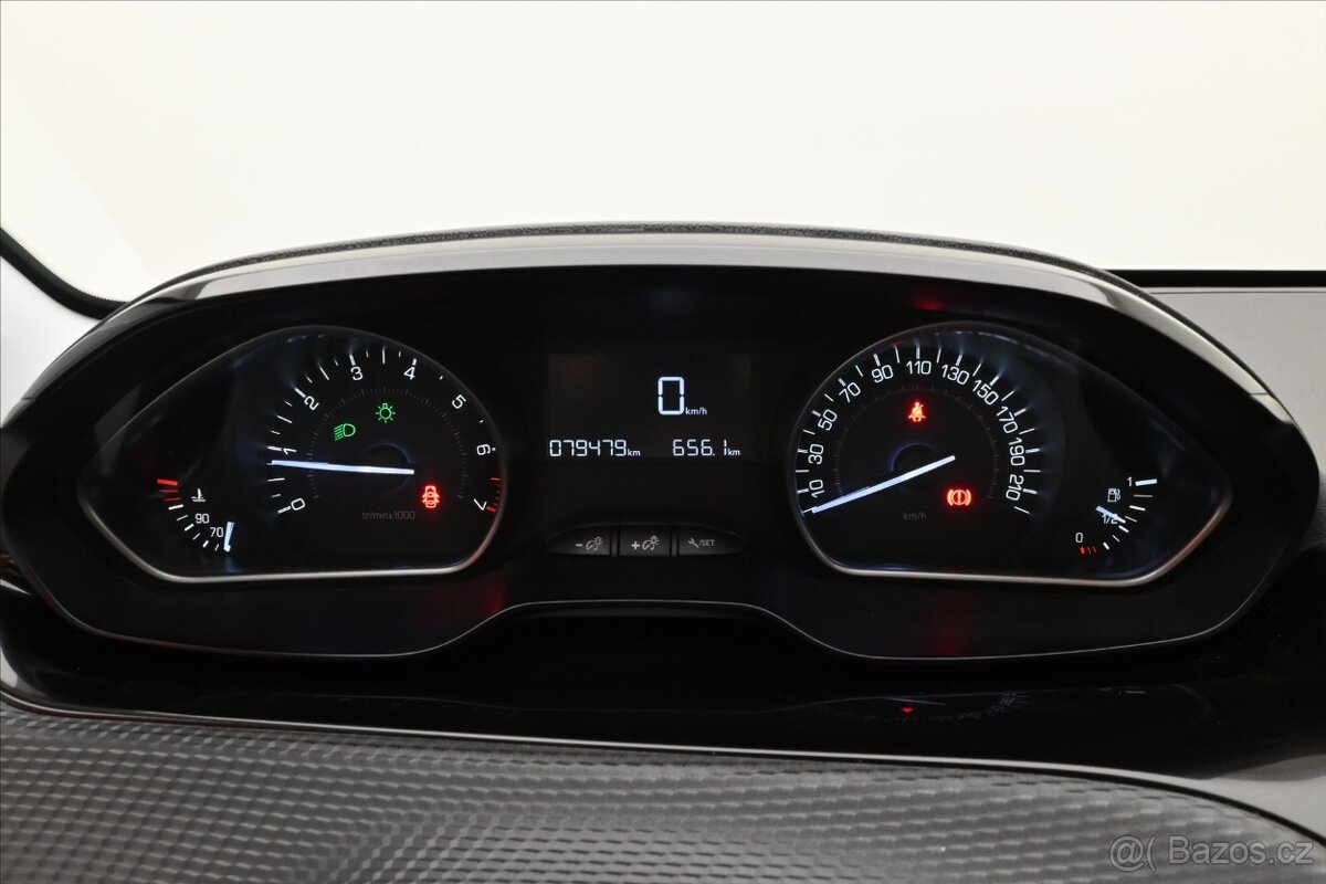 Peugeot 2008 1,2 PureTech 60 kW - 13