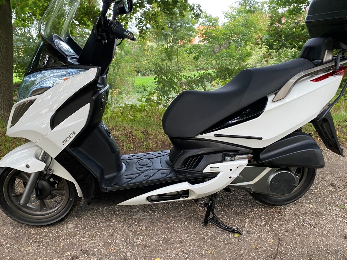 Kymco Grand Dink 300i - 13