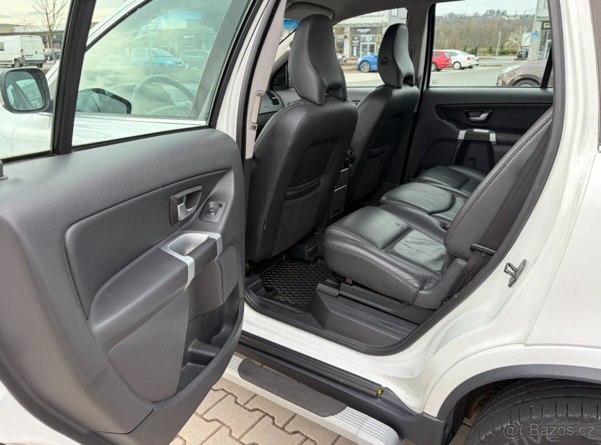 Volvo XC90 D5 AWD ČR 7 MÍST - 13