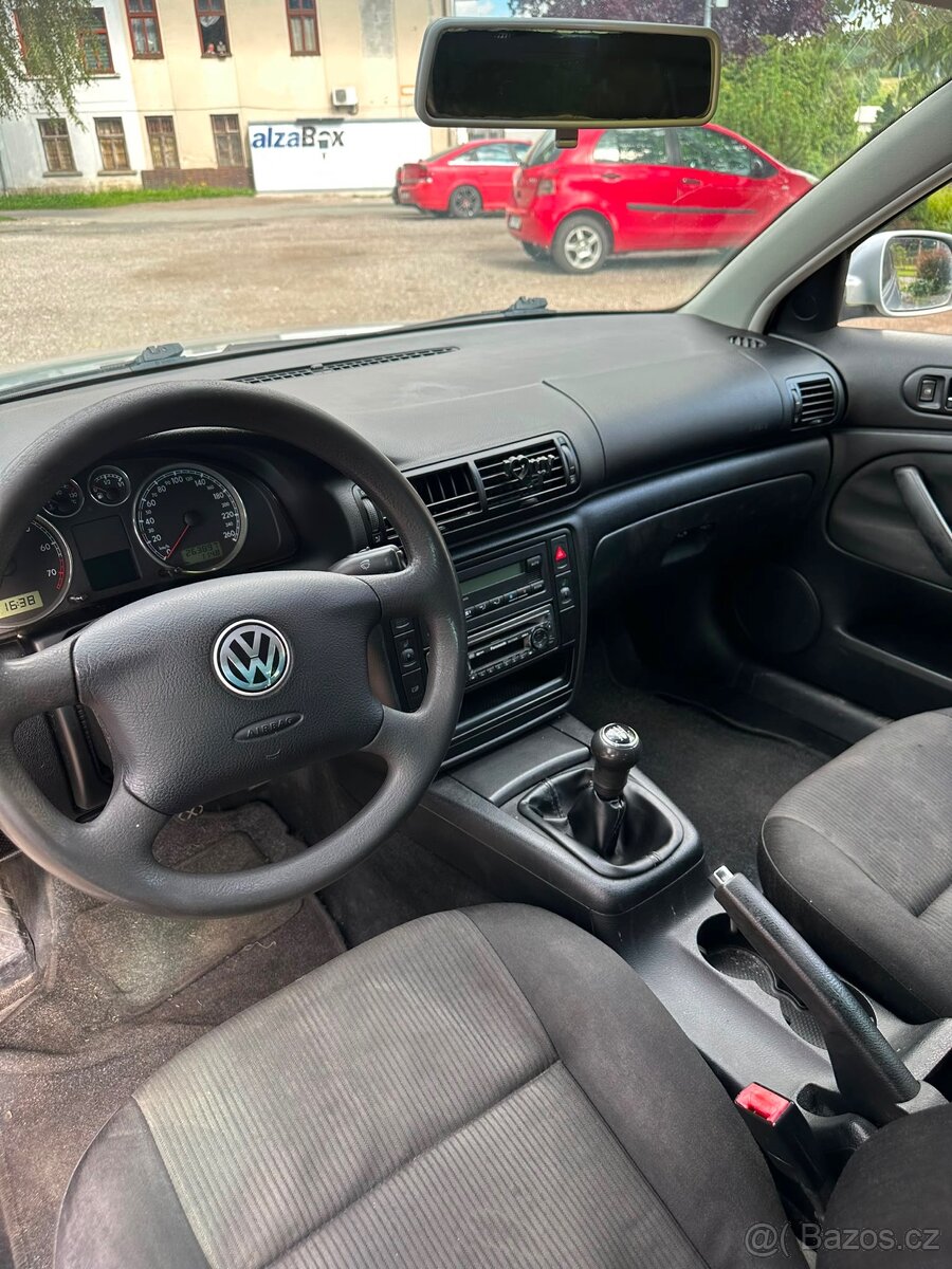 Volkswagen Passat 1.6 - 13