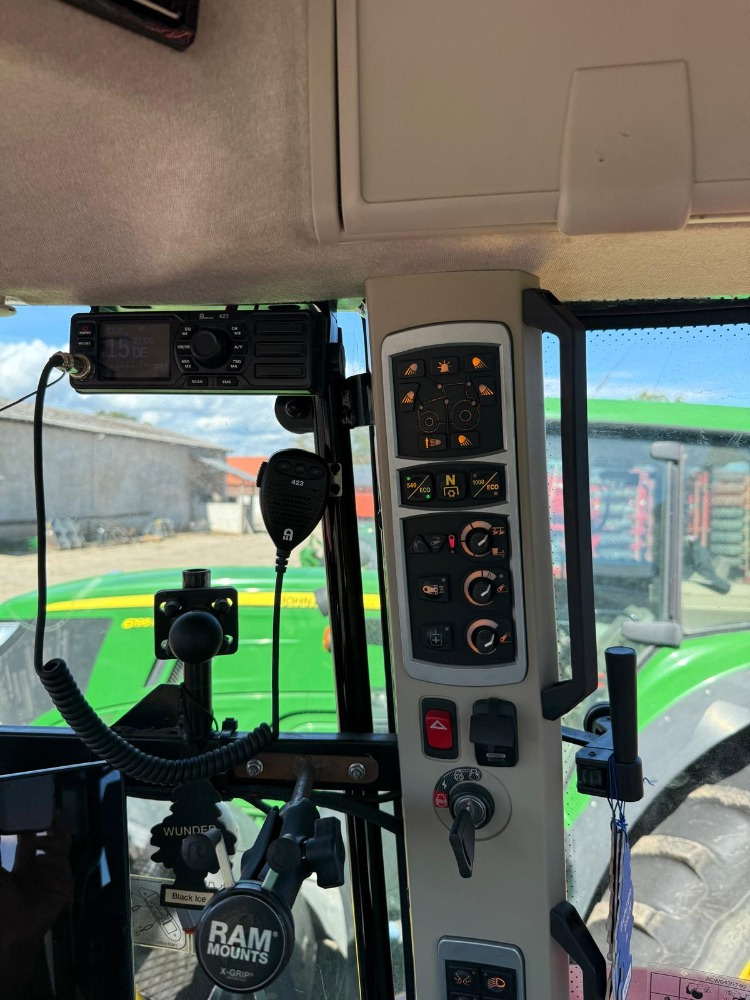 Traktor Massey Ferguson MF 7718 S MR Dyna6 EFFICIENT - 13