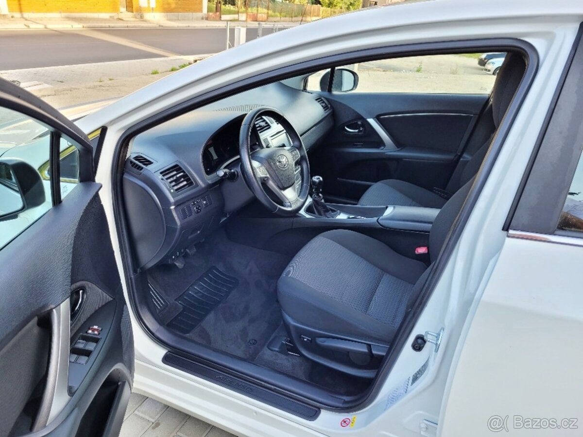 TOYOTA Avensis Limousine, 2.2 D-4D, r.v. 2015, plný servis - 13