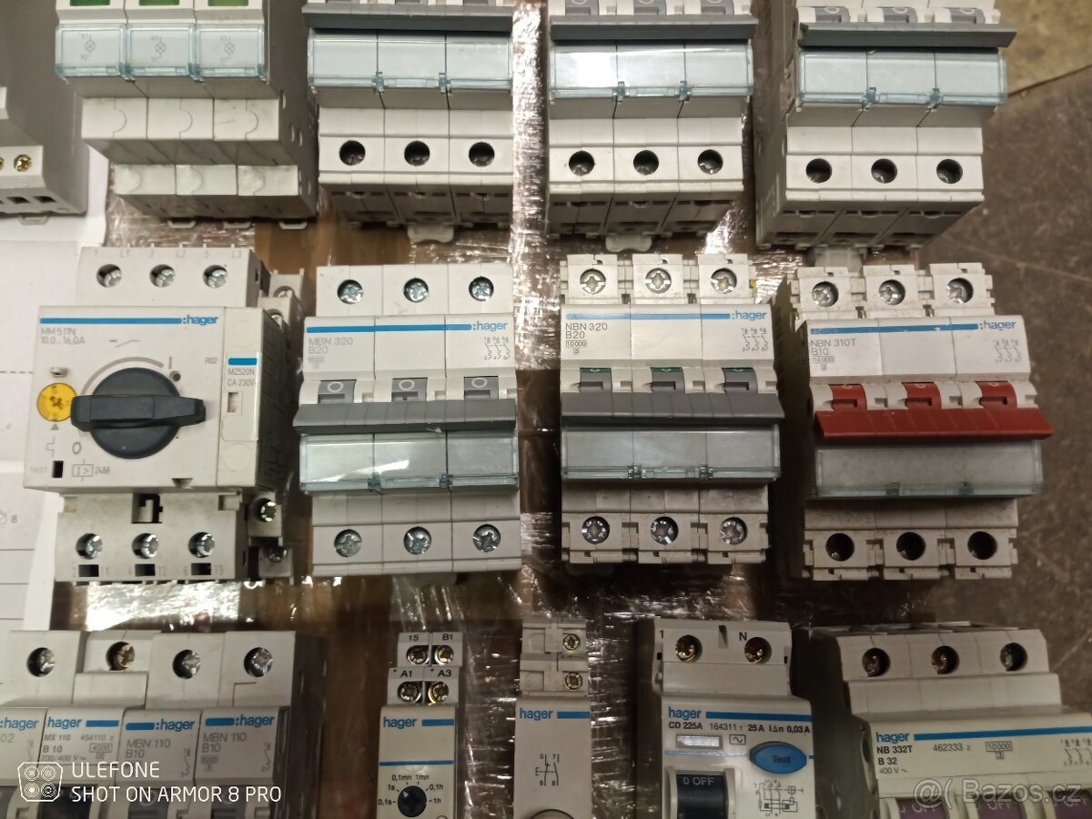 Jističe vypínače kontrolky stykače svodič - 13