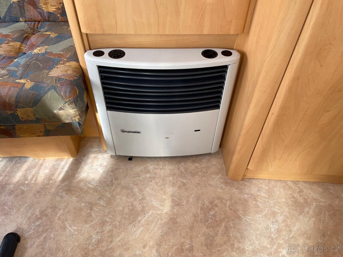 Hobby De luxe 450, 4 osoby, stan, pevná postel - 13