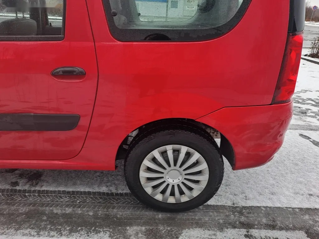 Dacia Logan, 1.6i 1.MAJ 7MÍSTNÉ SPOLEHLIVÉ - 13