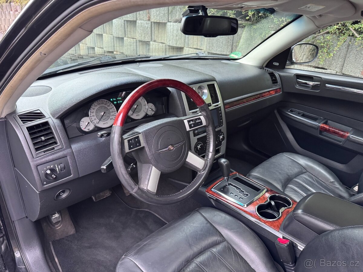 Chrysler 300C 3.0CRD limuzína sedan facelift - 13