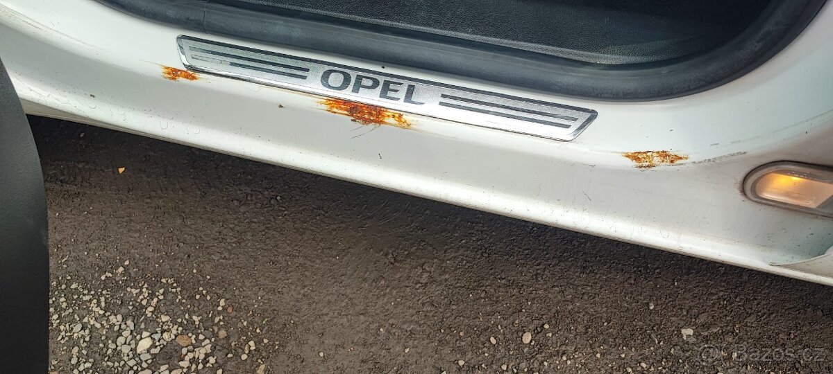 Opel Meriva B 1.4 - 13