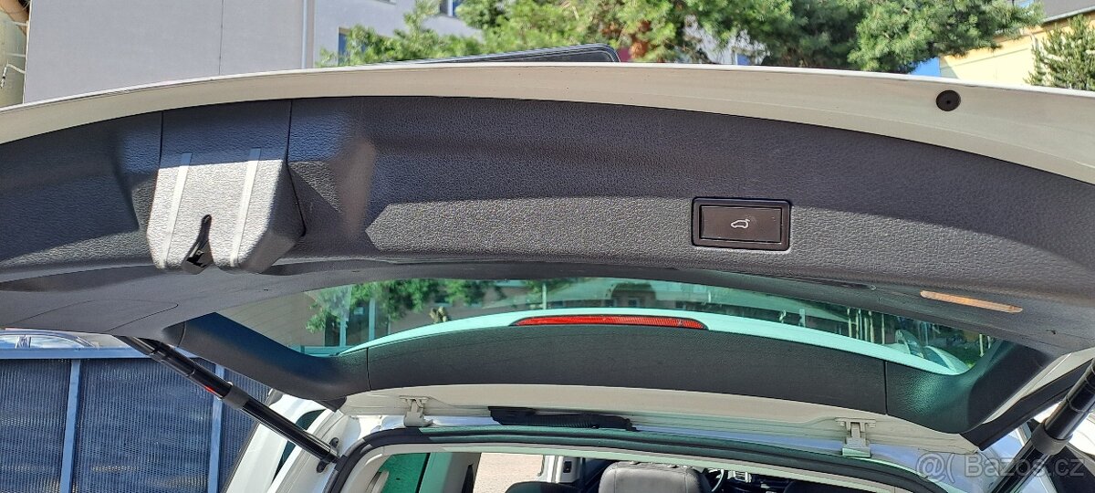 VW Sharan DSG 7místný - 13