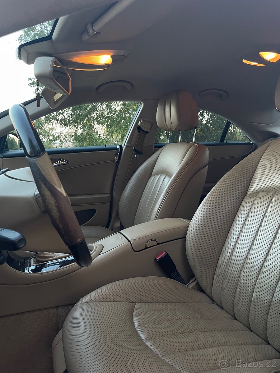 MERCEDES BENZ CLS 320 CDI - 13