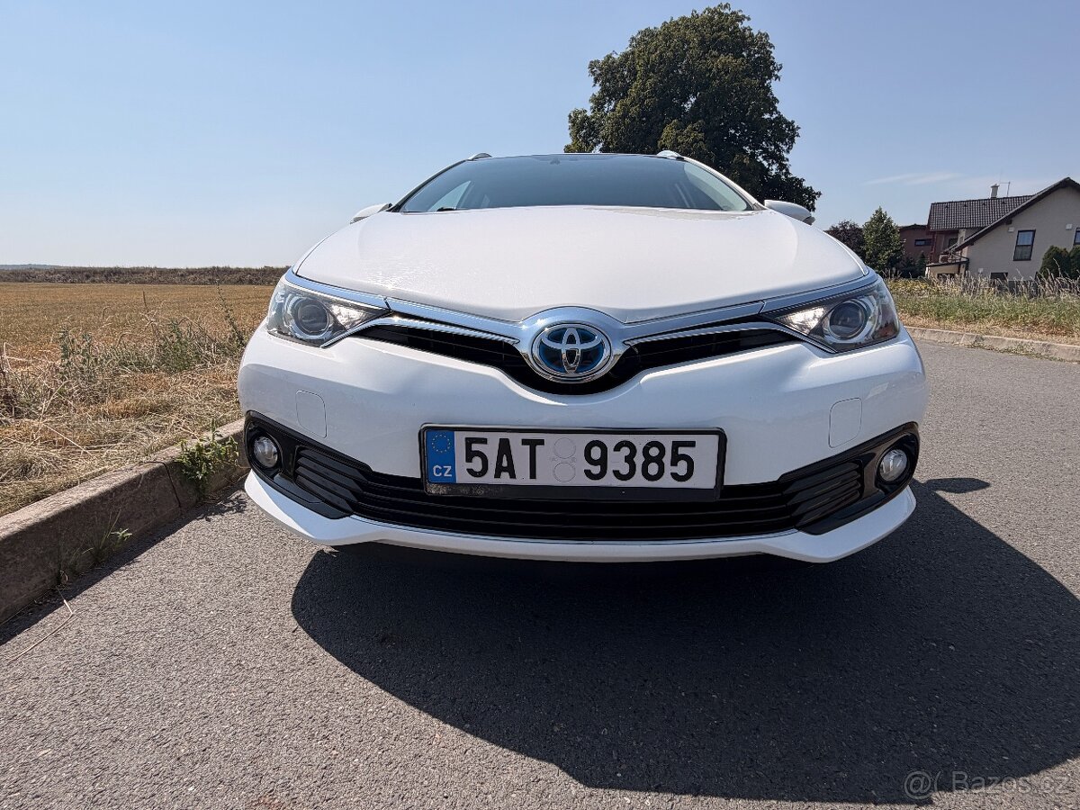 Toyota auris hybrid 2016 - 13