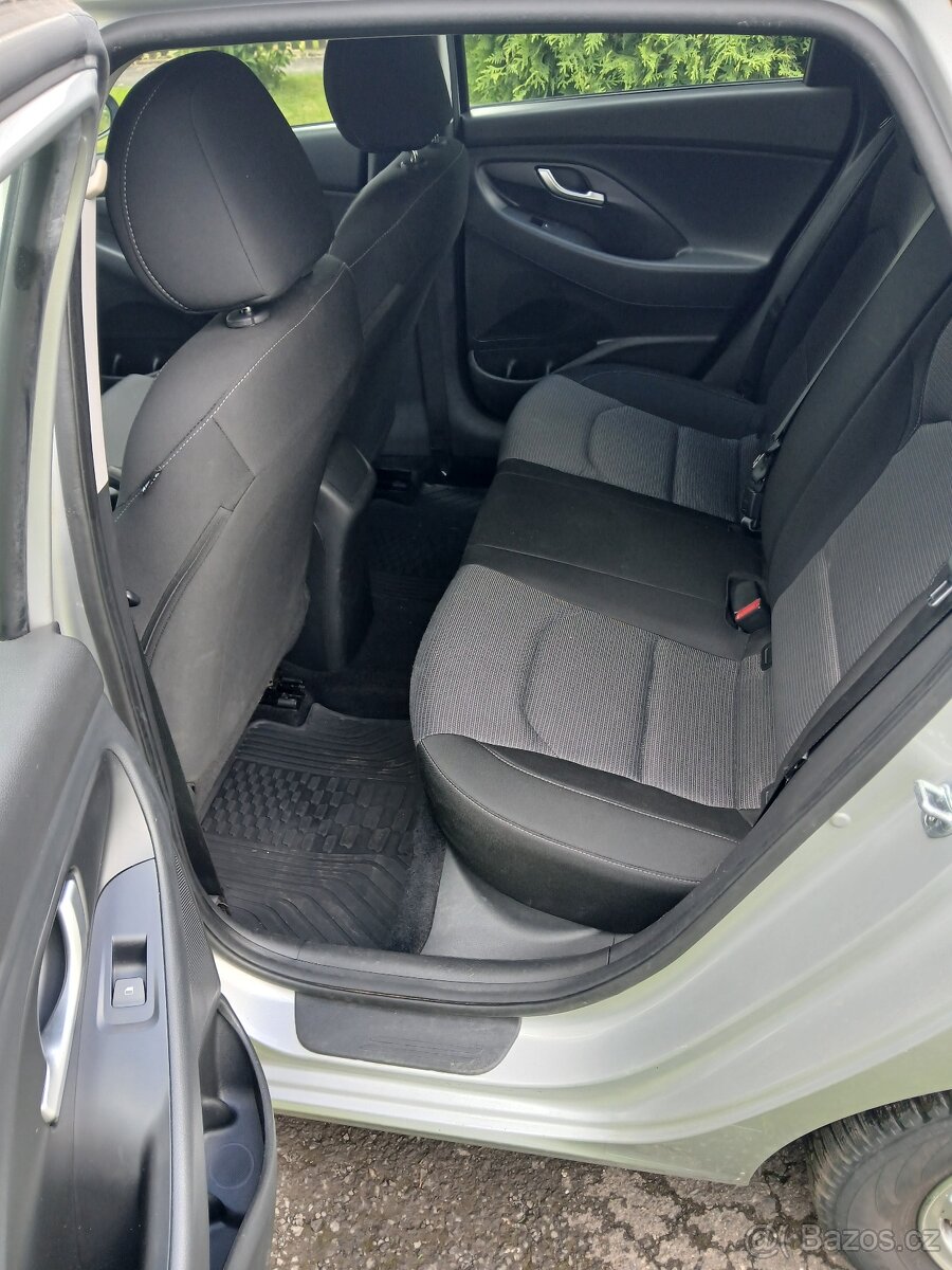 HYUNDAI I30 1.6 CRDi 81kw r.v.2017 1.maj.čr.naj.71 000km.DPH - 13