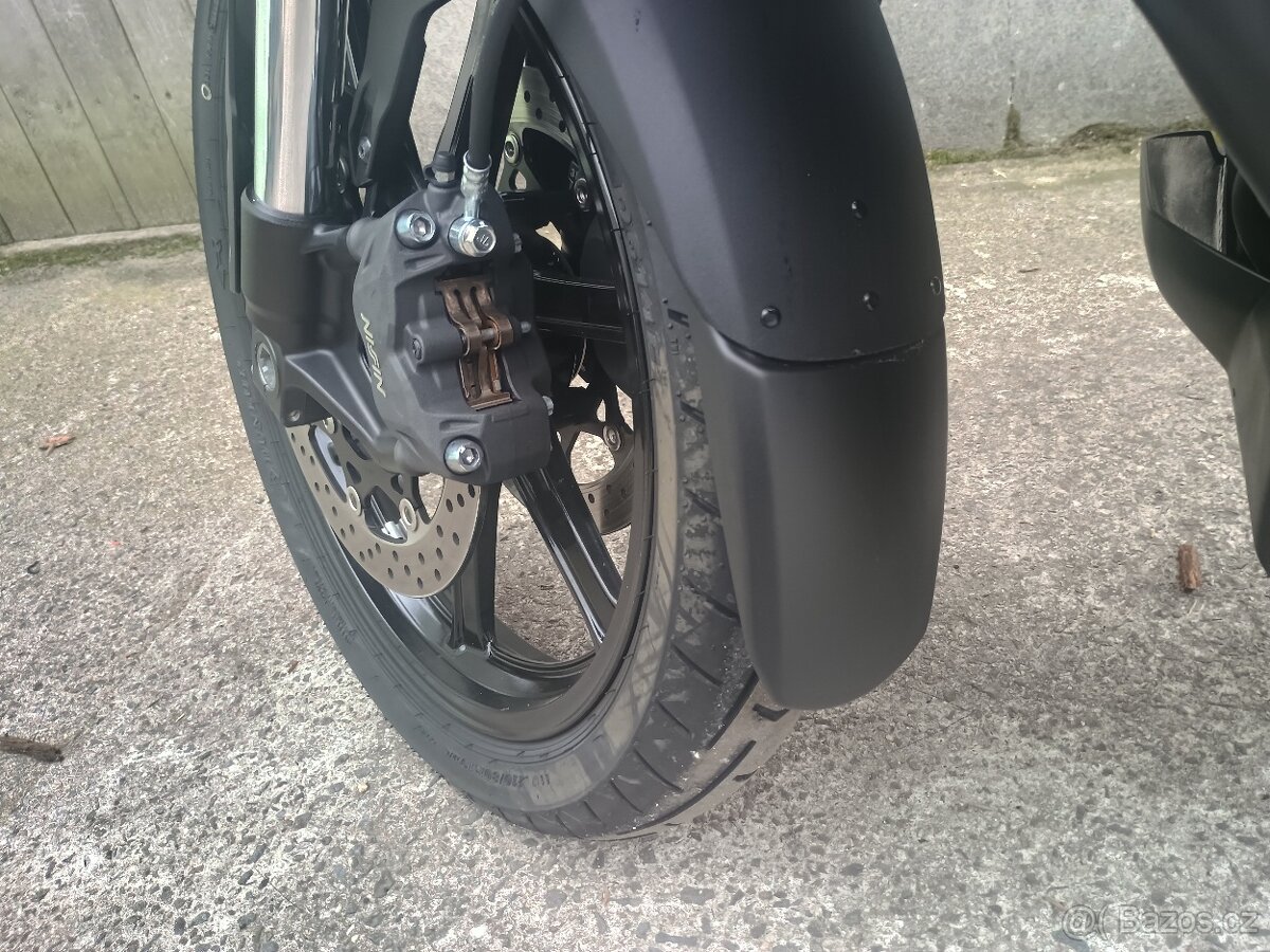 Suzuki V strom 800 RE - 13