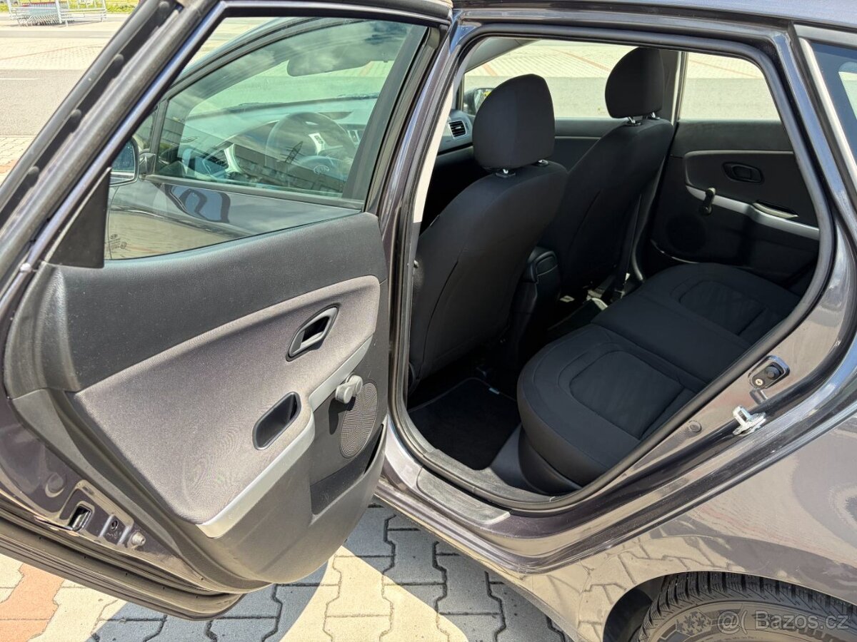 Kia Ceed 1.4 CVVT ČR 135t klima - 13