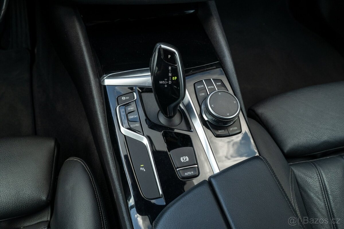 BMW 530d xDrive Touring - 13