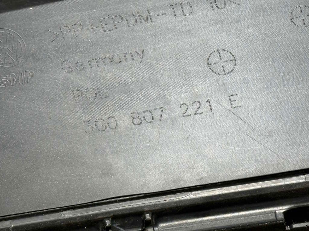 VW PASSAT B8 FACELIFT - náraznik 4xPDC - LB7R - 3G0807221E - 13