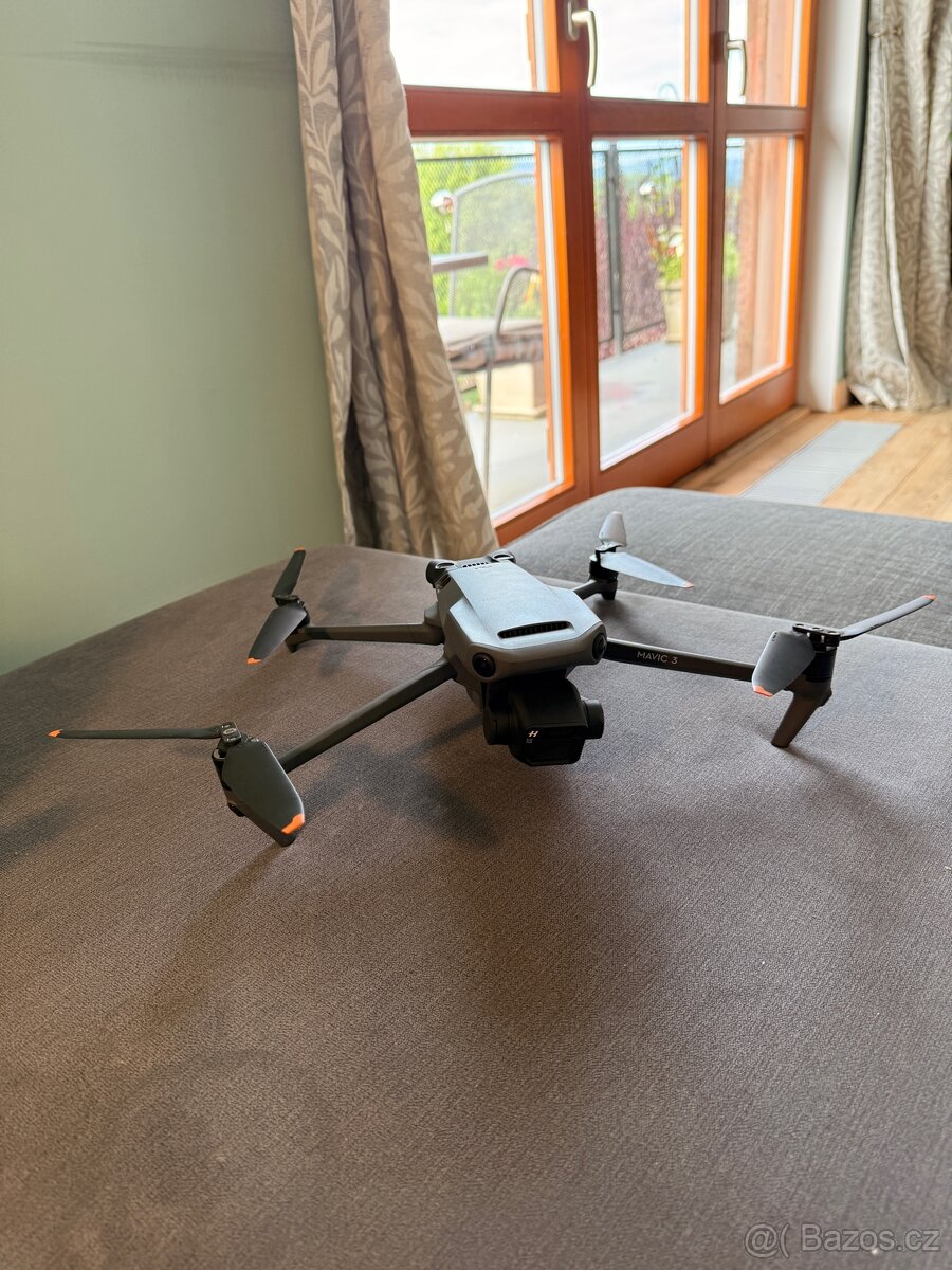 DJI Mavic 3 Fly More Combo - 13