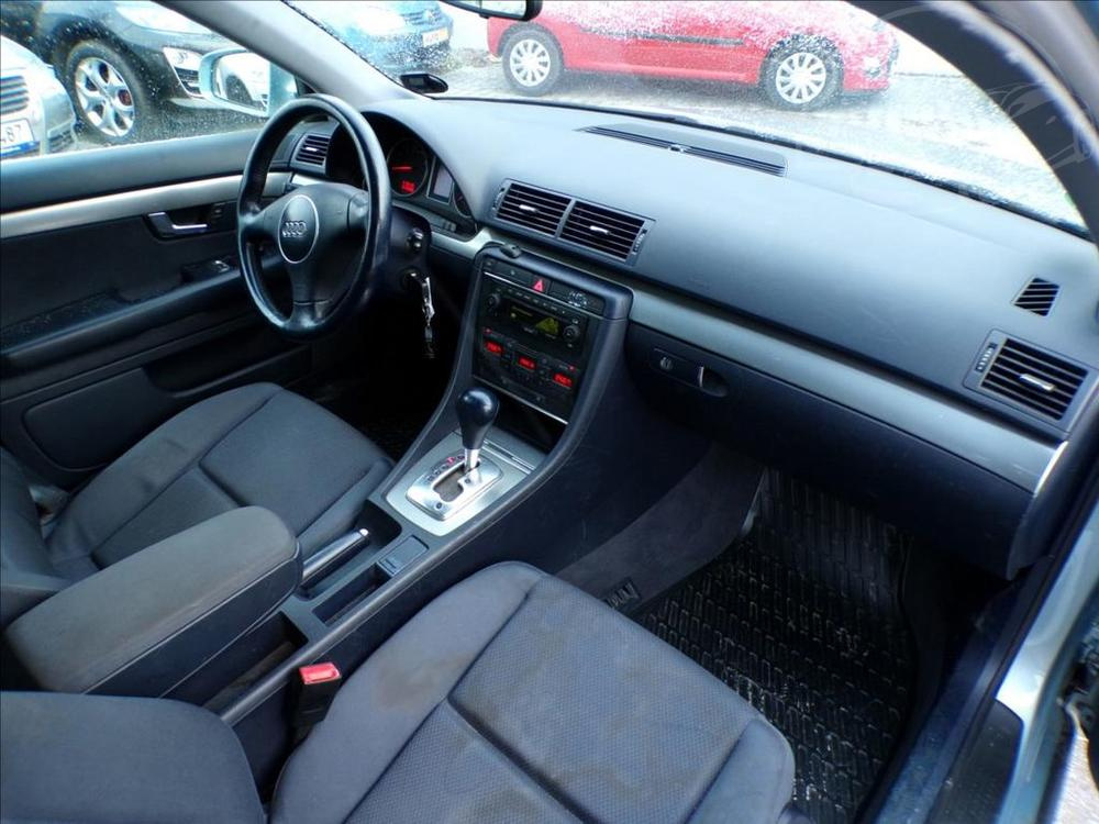 Audi A4 2,0 i AUTOMAT,TAŽNÉ ZAŘ. - 13