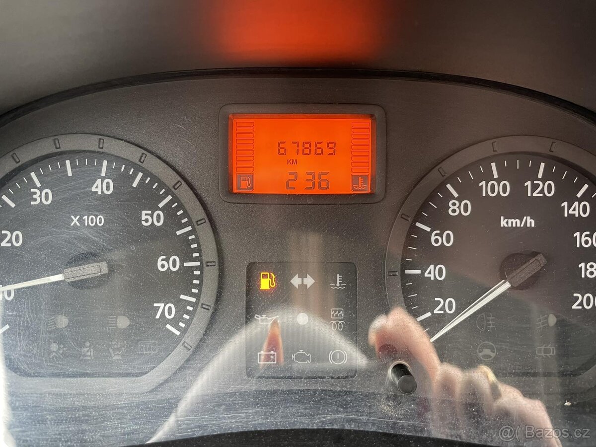 Dacia Logan 1.4i najeto 68.000 - 13