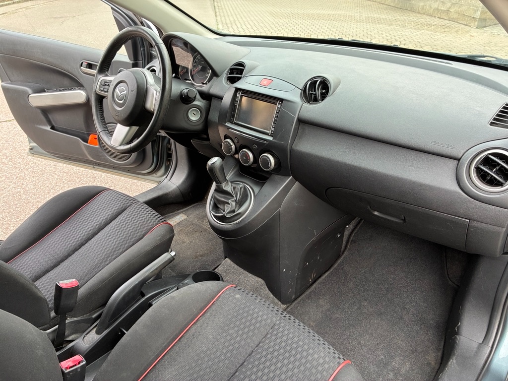 Prodám Mazda 2 1.3i 62kW, TK 7/2028, rok 2012 - 13