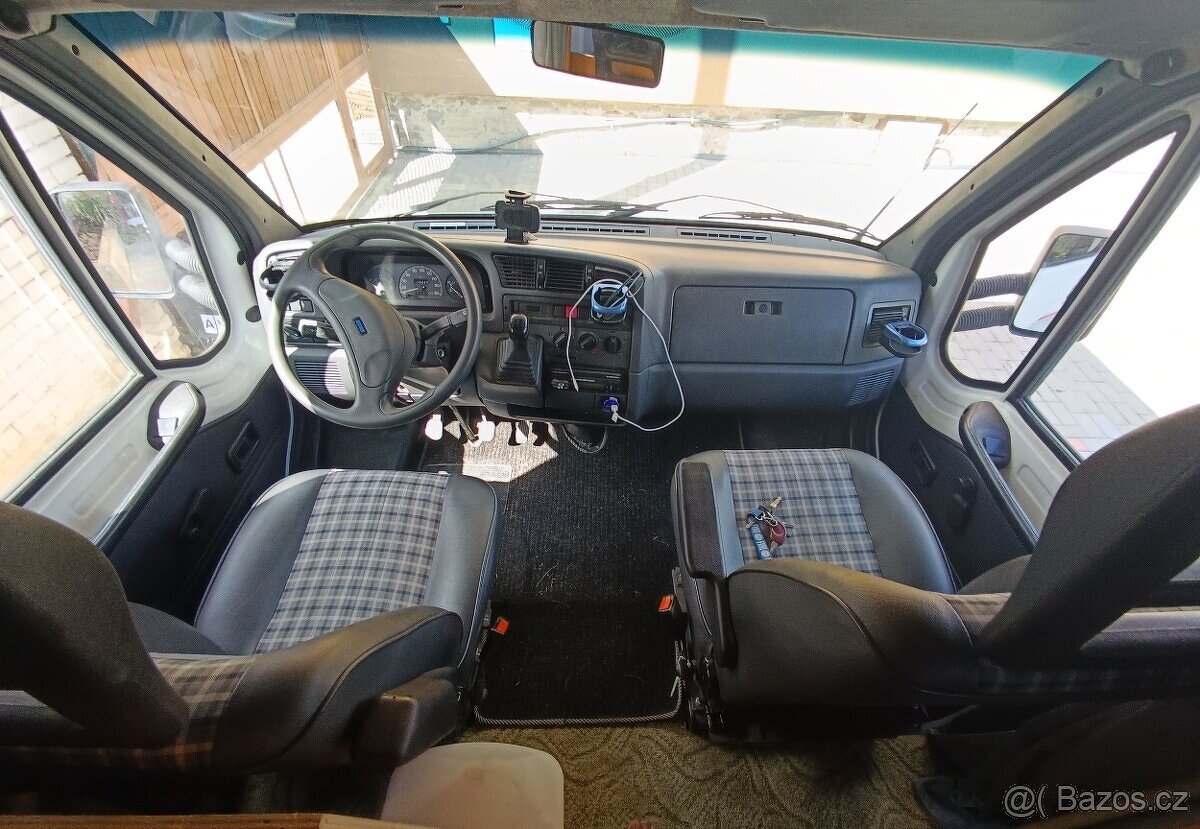 Obytný vůz, Alkovna - 13