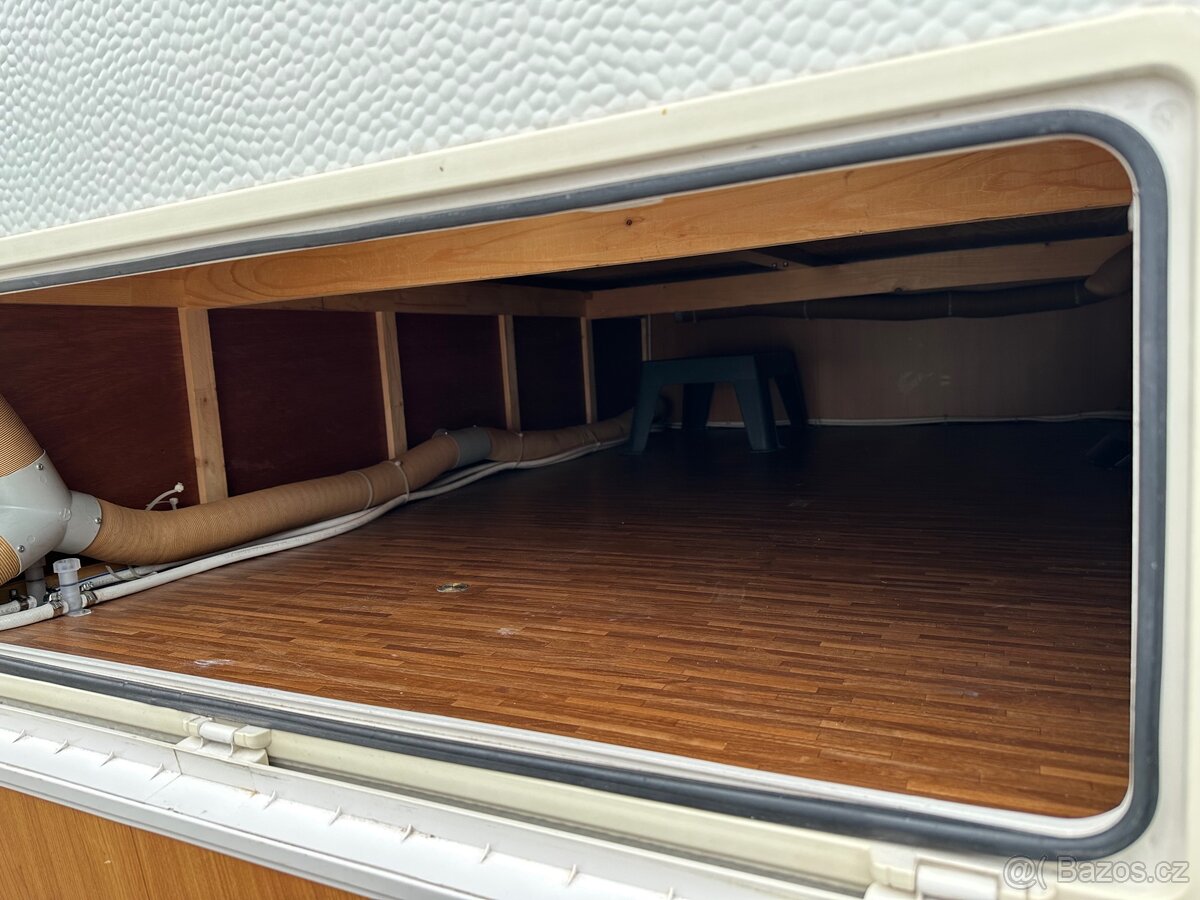 Prodám karavan přívěs Burstner r.v. 2011 - 13
