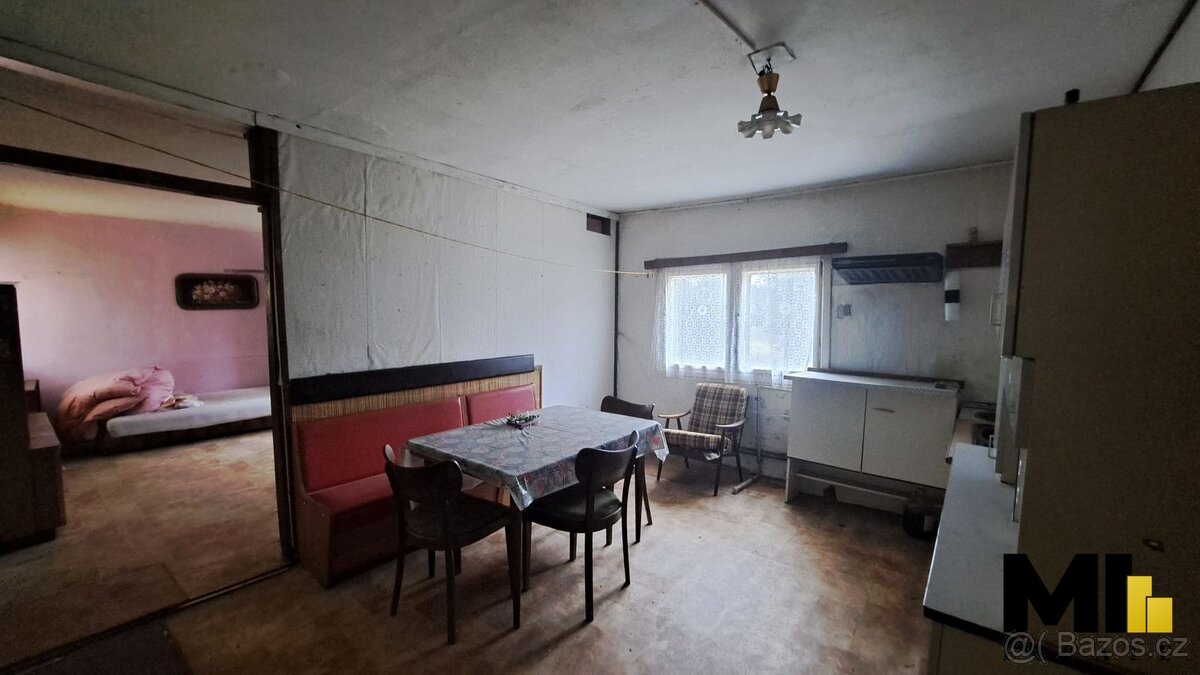 Prodej rodinného domu 435 m2 na pozemku o velikosti 1 790 m2 - 13