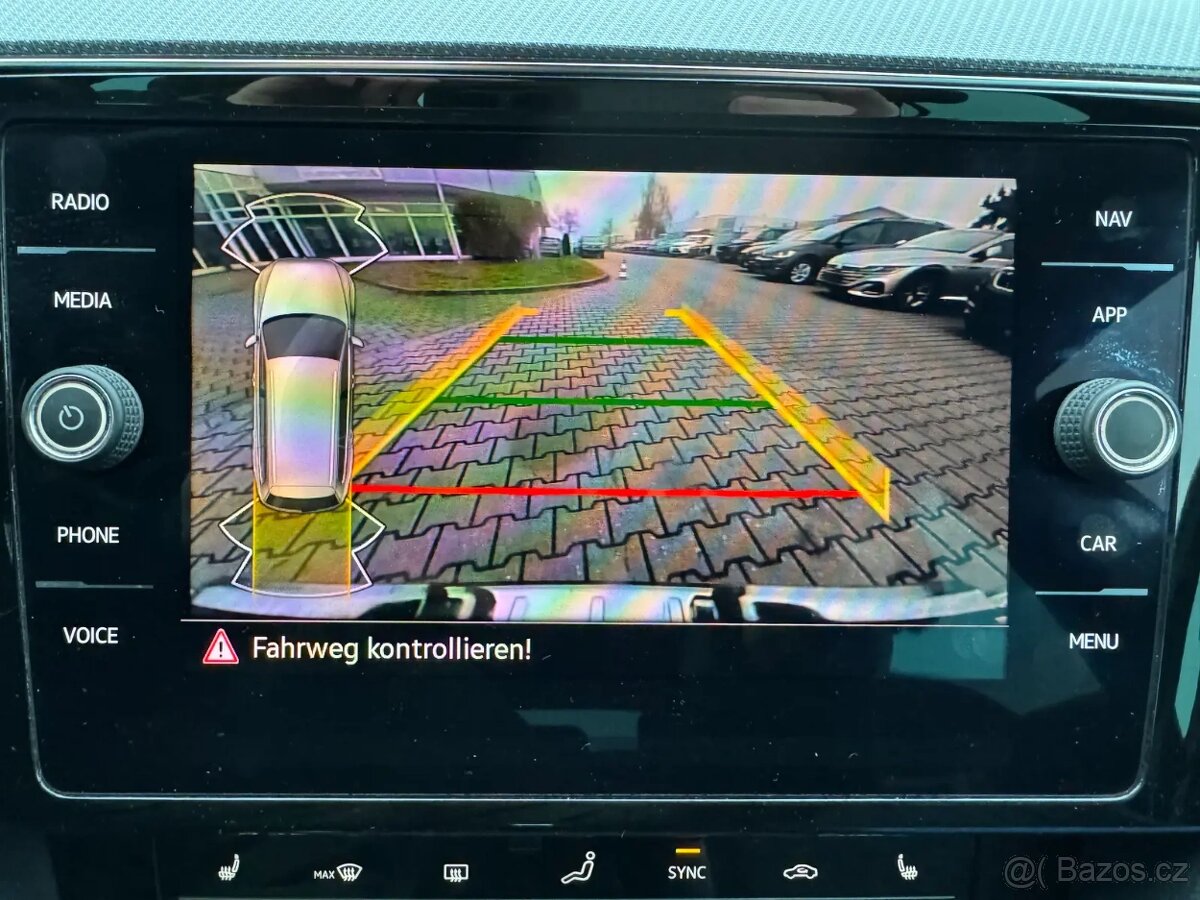 VW Passat R-line TDI 90kw DSG/webasto/kamera/panorama - 13