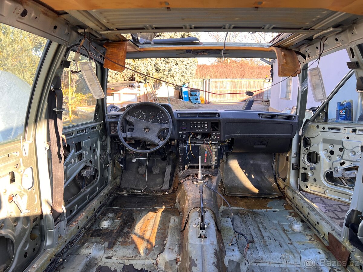 BMW E23 karoserie na kolech + díly - 13