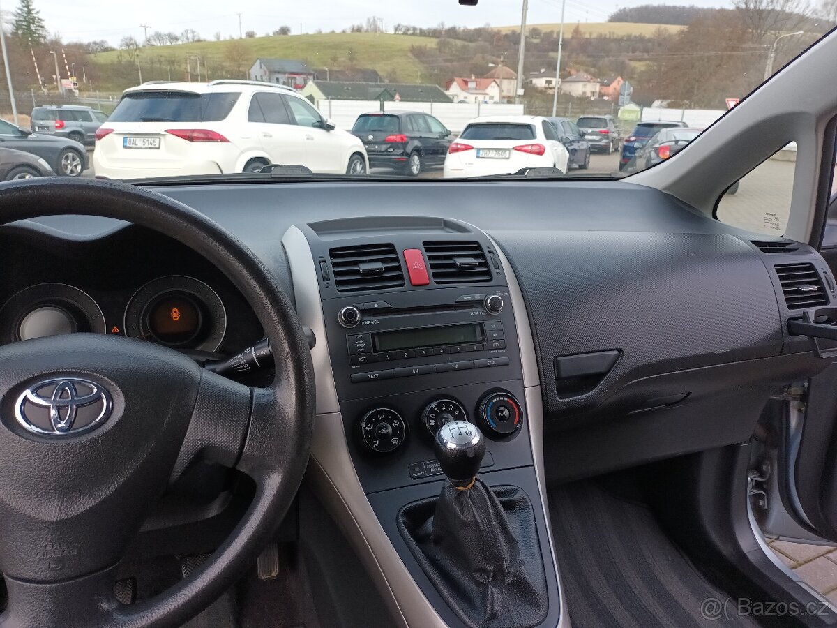 Toyota Auris 1,4 ČR,2MAJ,TAŽNÉ,SERVIS - 13