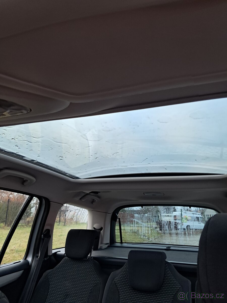 Citroën C4 Picasso 2.0 HDI 16V - 13