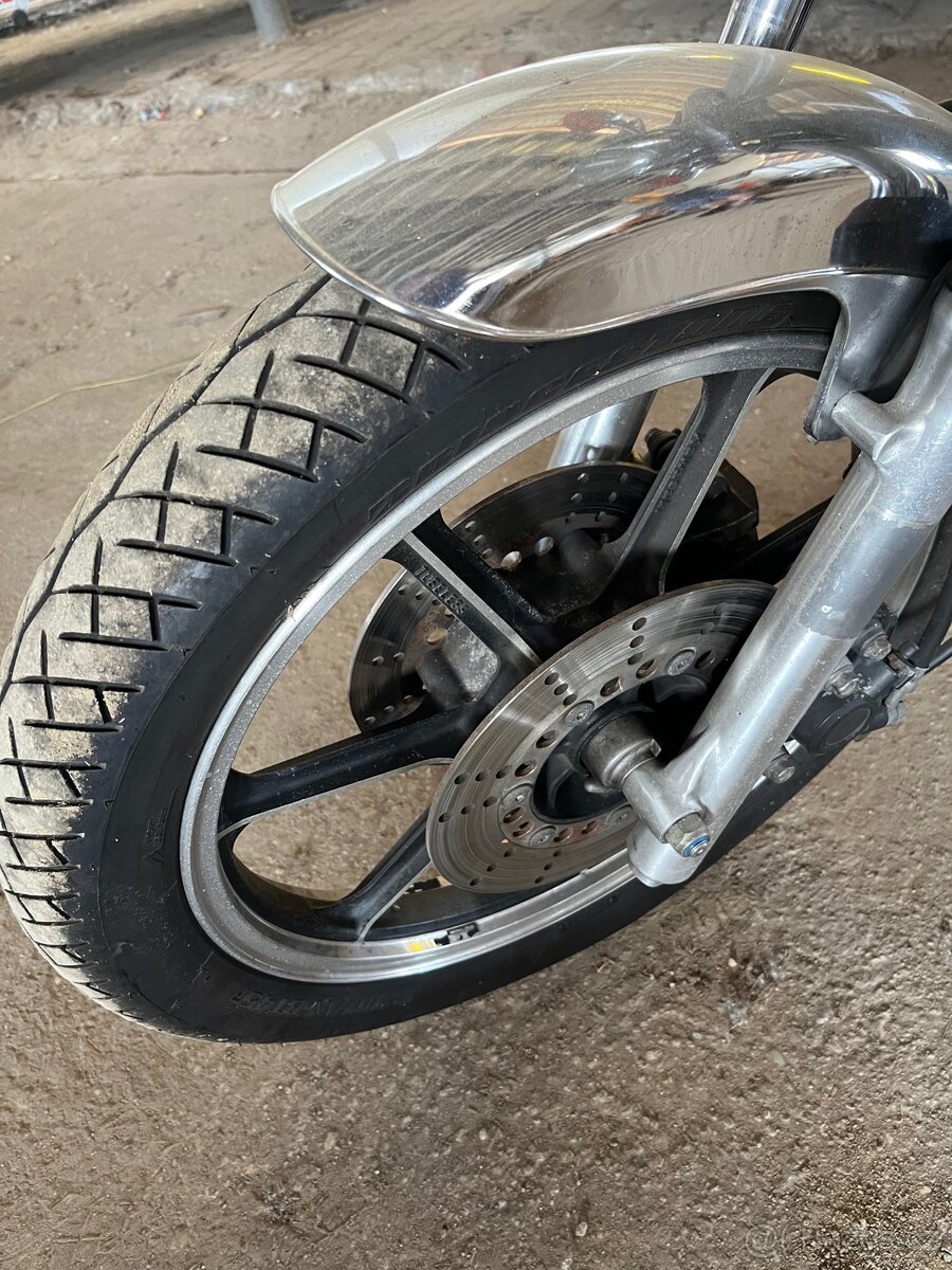 Kawasaki KZ550B - 13