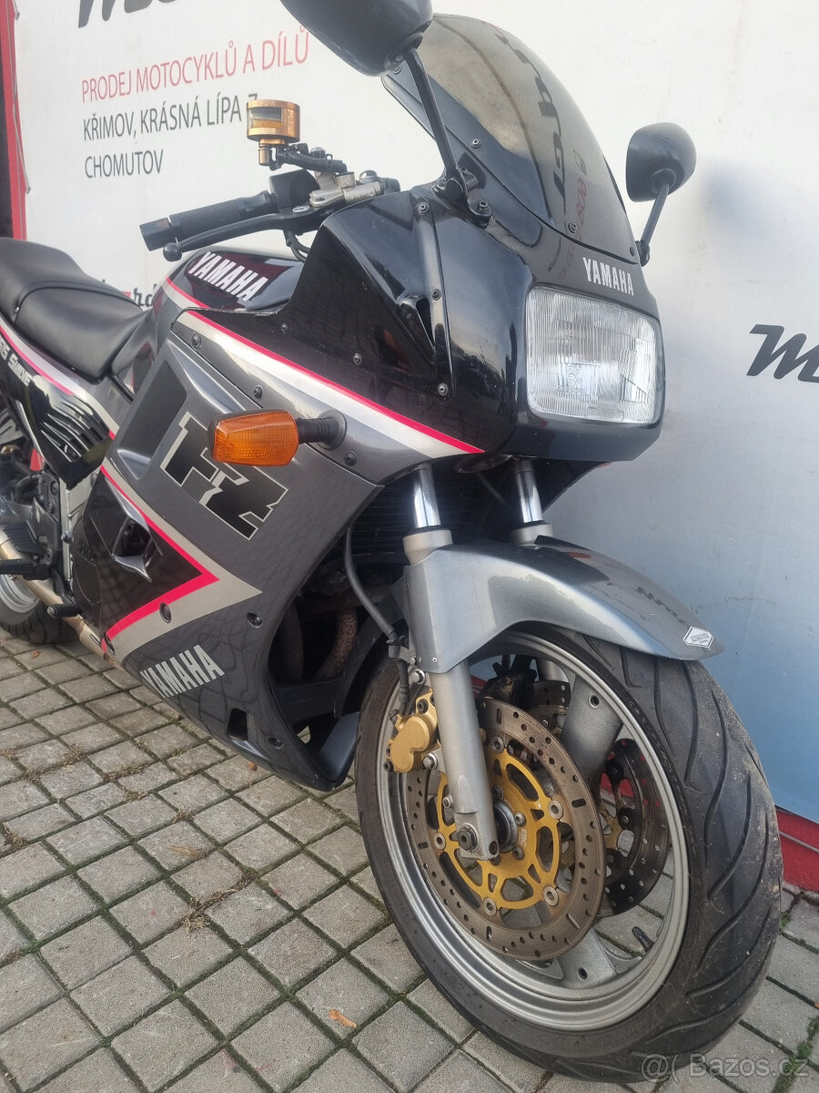 Yamaha FZ 750 - 13