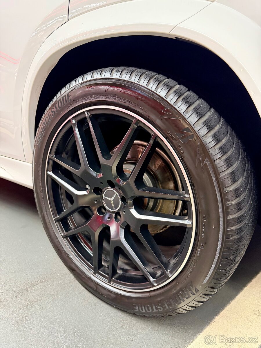 Mercedes-Benz GLE 300d 4MATIC AMG Night - 13