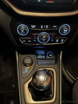 Jeep Cherokee,2.0/103kW MultiJet 4x4 (Manual) - 13