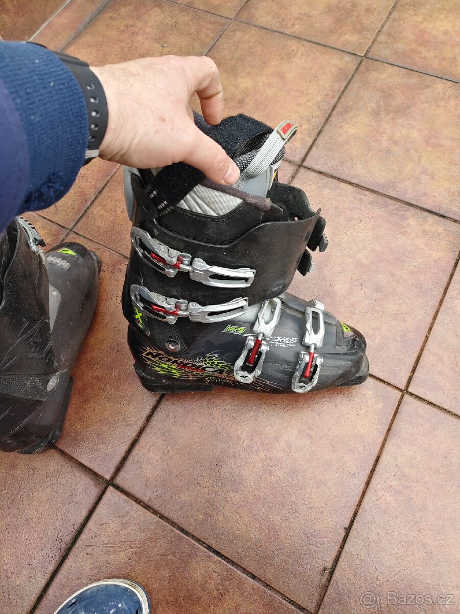 Prodám Lyže a lyžaky - 13